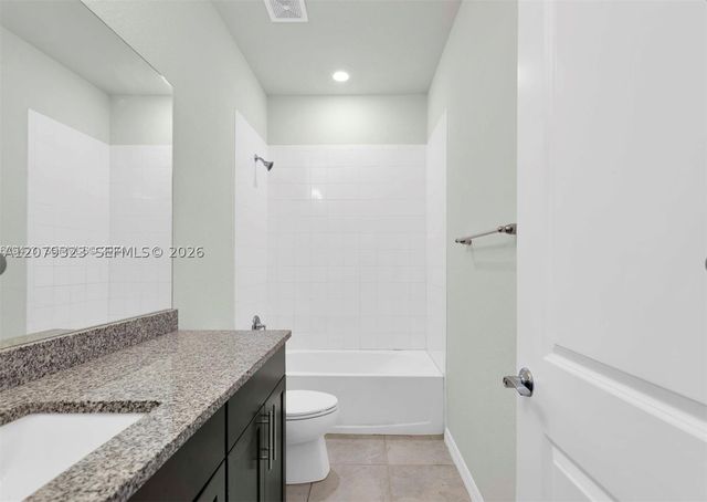 1240 Eucalyptus Dr 2, Hollywood, FL 33021