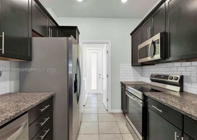 1240 Eucalyptus Dr 2, Hollywood, FL 33021