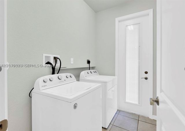 1240 Eucalyptus Dr 2, Hollywood, FL 33021