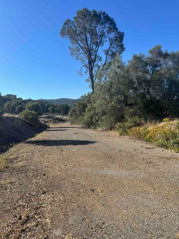 45990 Hawk Lane, Coarsegold, CA 93614