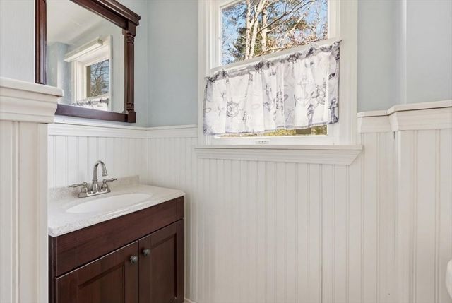 70 Quinaquisset Ave, Mashpee, MA 02649