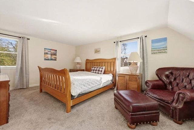 70 Quinaquisset Ave, Mashpee, MA 02649