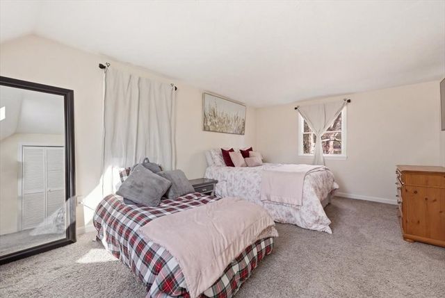 70 Quinaquisset Ave, Mashpee, MA 02649