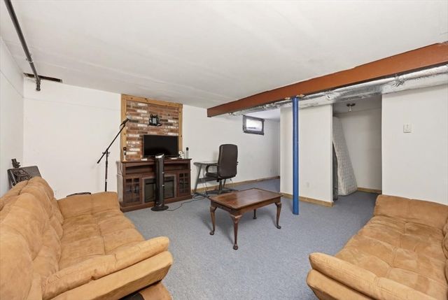 70 Quinaquisset Ave, Mashpee, MA 02649