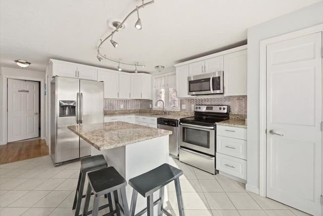 70 Quinaquisset Ave, Mashpee, MA 02649