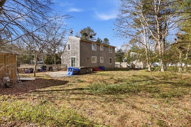 70 Quinaquisset Ave, Mashpee, MA 02649