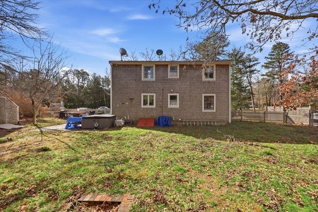 70 Quinaquisset Ave, Mashpee, MA 02649
