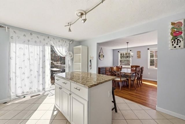 70 Quinaquisset Ave, Mashpee, MA 02649