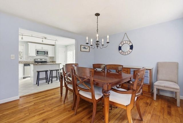 70 Quinaquisset Ave, Mashpee, MA 02649