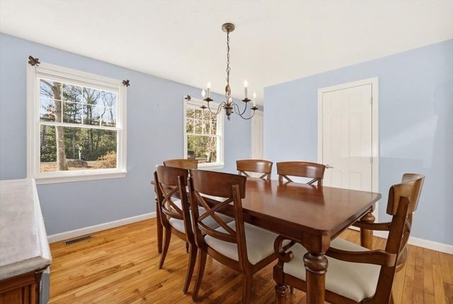 70 Quinaquisset Ave, Mashpee, MA 02649