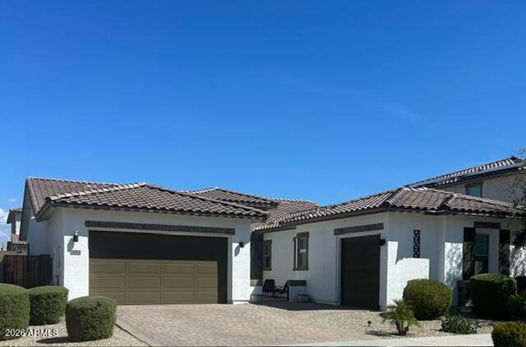 14054 W DESERT HOLLOW Drive W, Surprise, AZ 85387 — exterior