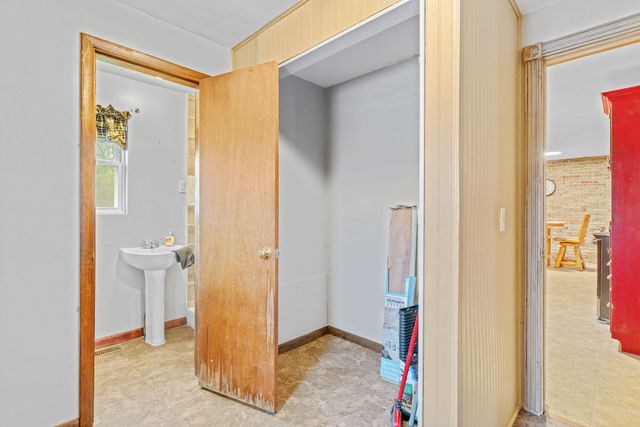 4230 N Farm Road 159, Springfield, MO 65803