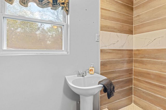 4230 N Farm Road 159, Springfield, MO 65803