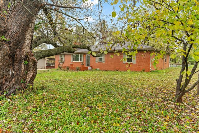 4230 N Farm Road 159, Springfield, MO 65803