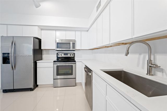 3500 Mystic Pointe Dr 1007, Aventura, FL 33180