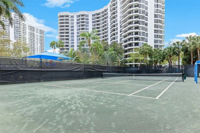 3500 Mystic Pointe Dr 1007, Aventura, FL 33180