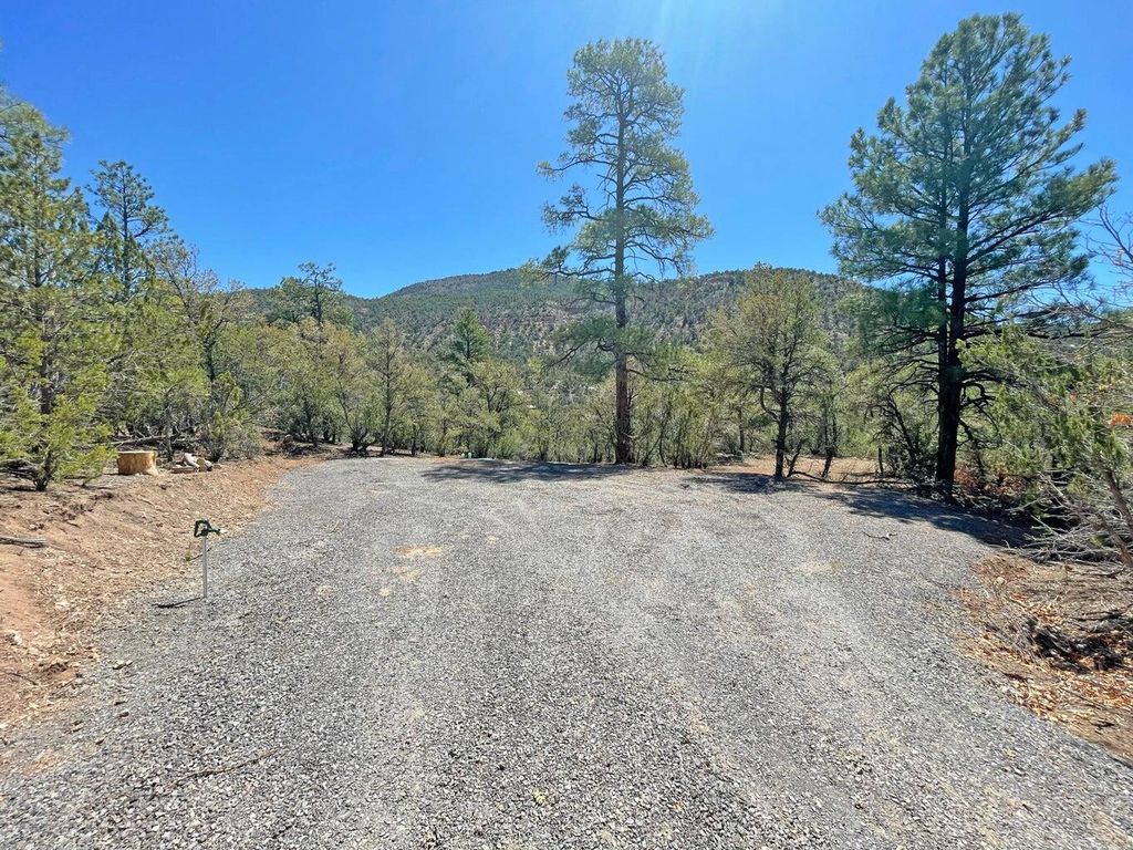 Image 8 of property listing at 0 Raptor Road, Jemez Springs, NM 87025
