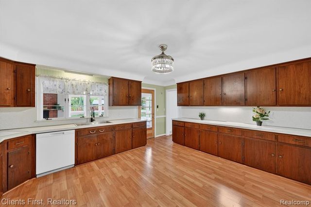 11000 Clinton River Road, Sterling Heights, MI 48314