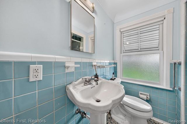 11000 Clinton River Road, Sterling Heights, MI 48314