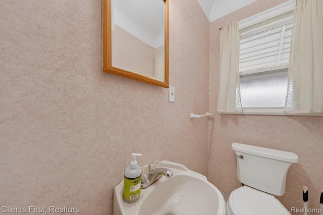 11000 Clinton River Road, Sterling Heights, MI 48314