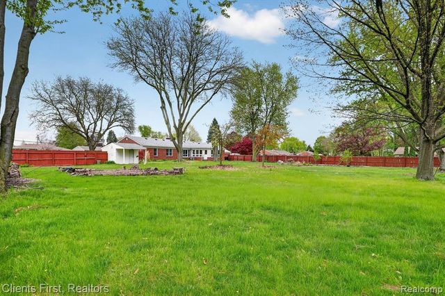 11000 Clinton River Road, Sterling Heights, MI 48314