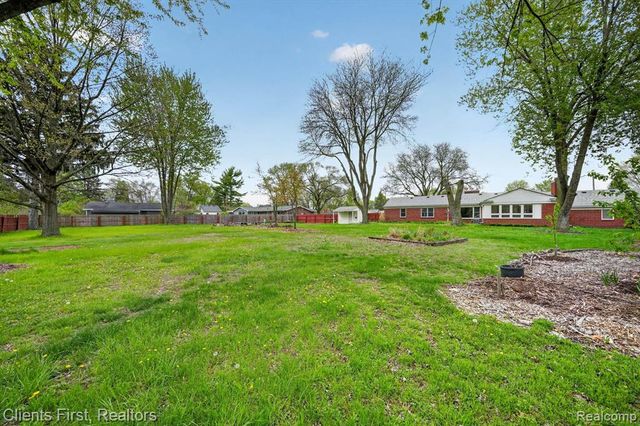 11000 Clinton River Road, Sterling Heights, MI 48314