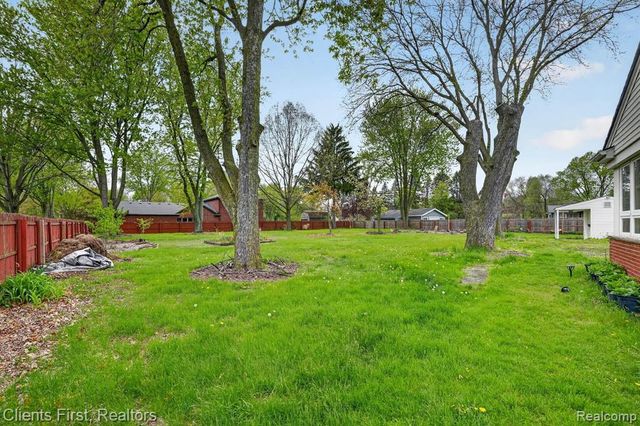 11000 Clinton River Road, Sterling Heights, MI 48314