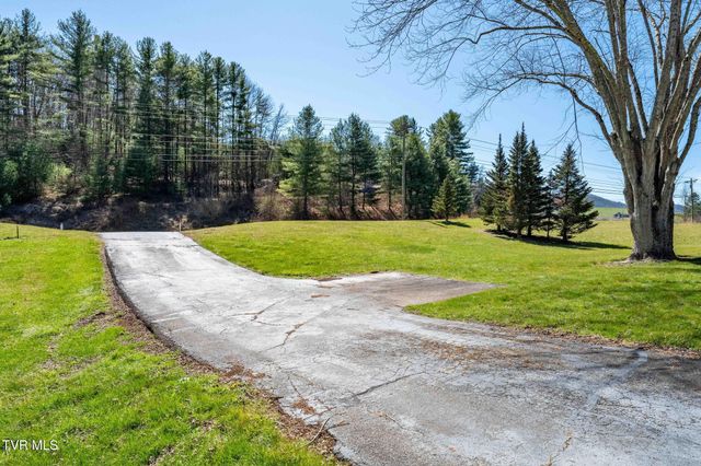 2584 Highway 67 W, Mountain City, TN 37683