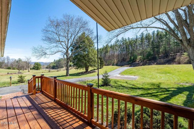 2584 Highway 67 W, Mountain City, TN 37683