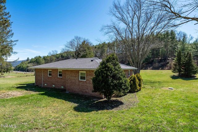 2584 Highway 67 W, Mountain City, TN 37683