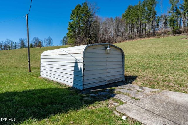 2584 Highway 67 W, Mountain City, TN 37683