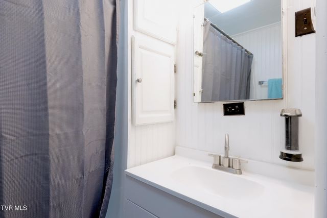 2584 Highway 67 W, Mountain City, TN 37683