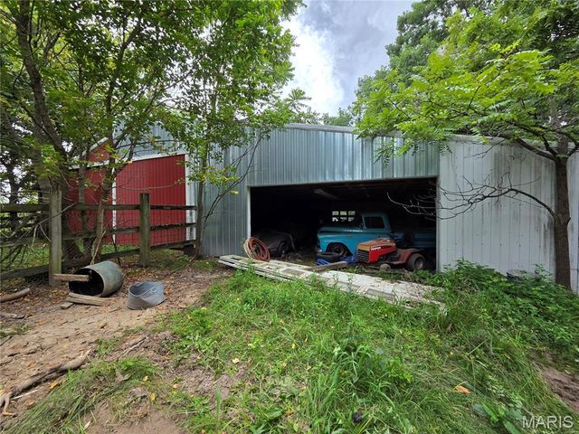 2688 Sullivan Bottom Rd Road, St Clair, MO 63077