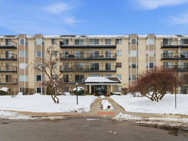 8640 Waukegan Road 123, Morton Grove, IL 60053