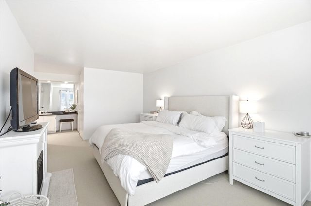 8640 Waukegan Road 123, Morton Grove, IL 60053