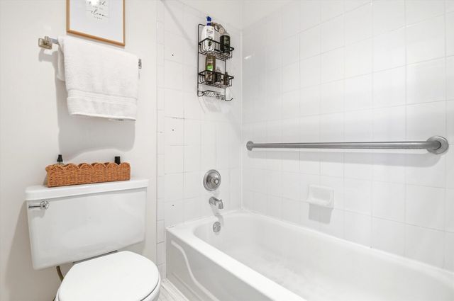 8640 Waukegan Road 123, Morton Grove, IL 60053