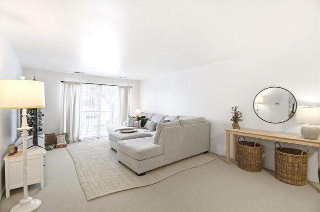 8640 Waukegan Road 123, Morton Grove, IL 60053