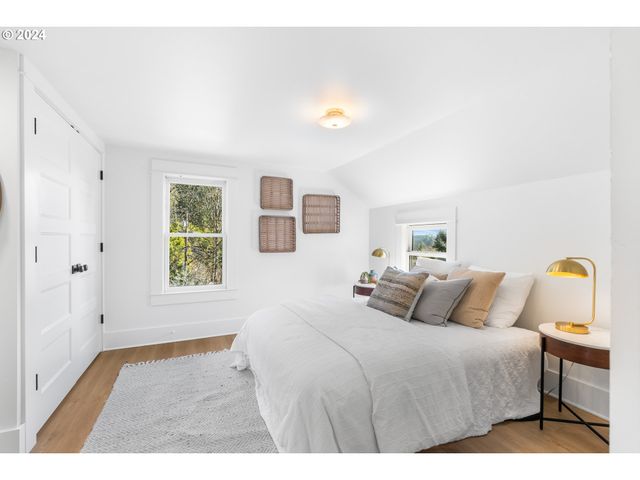 1440 Sw BROADWAY Dr, Portland, OR 97201