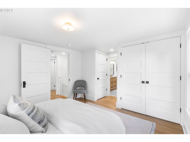 1440 Sw BROADWAY Dr, Portland, OR 97201