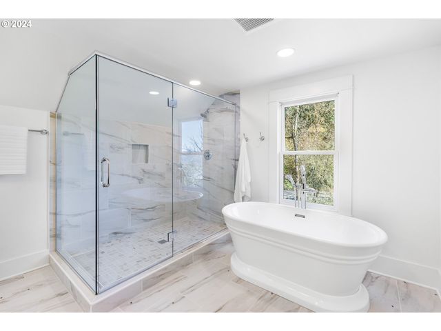 1440 Sw BROADWAY Dr, Portland, OR 97201