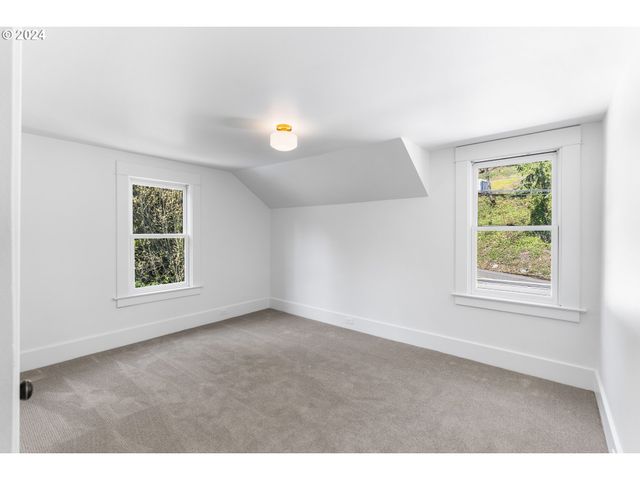 1440 Sw BROADWAY Dr, Portland, OR 97201