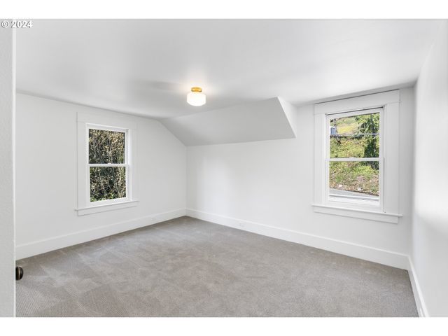 1440 Sw BROADWAY Dr, Portland, OR 97201