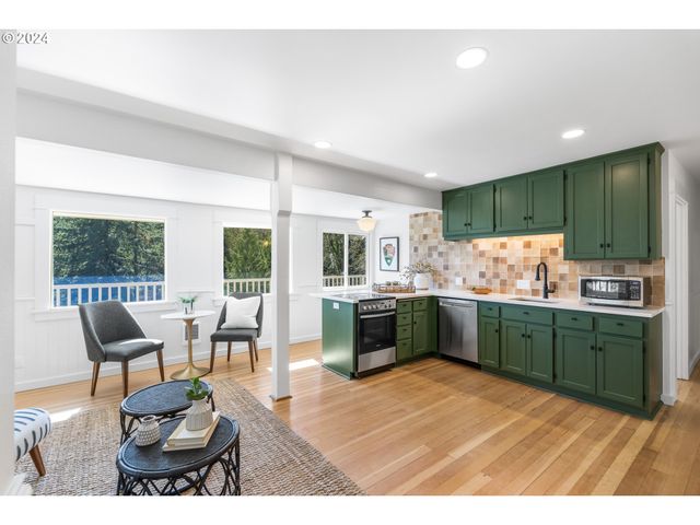 1440 Sw BROADWAY Dr, Portland, OR 97201