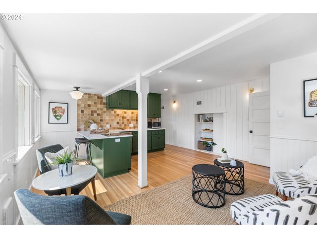 1440 Sw BROADWAY Dr, Portland, OR 97201