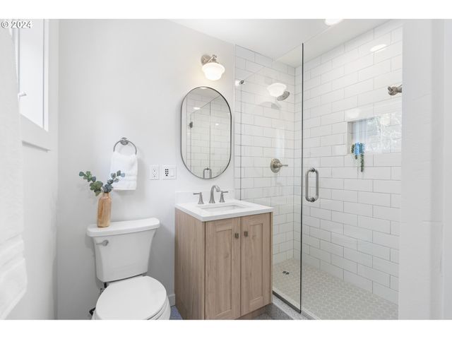 1440 Sw BROADWAY Dr, Portland, OR 97201