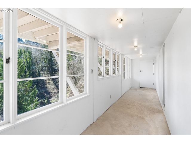 1440 Sw BROADWAY Dr, Portland, OR 97201