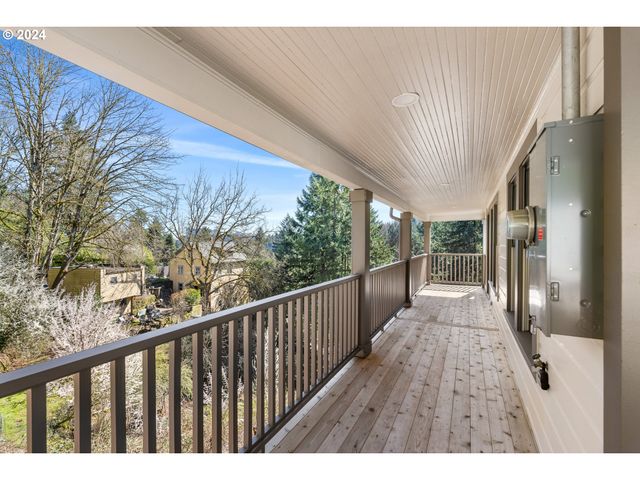 1440 Sw BROADWAY Dr, Portland, OR 97201