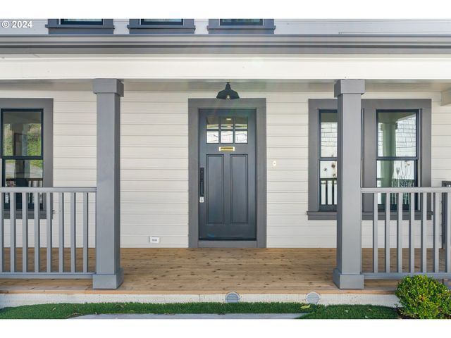 1440 Sw BROADWAY Dr, Portland, OR 97201