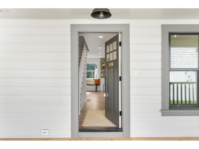 1440 Sw BROADWAY Dr, Portland, OR 97201