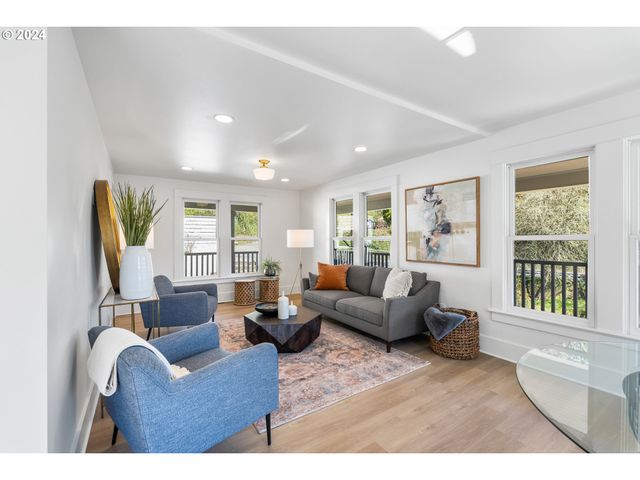 1440 Sw BROADWAY Dr, Portland, OR 97201